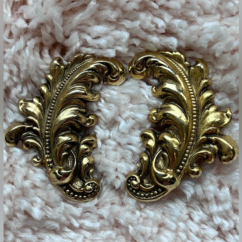 Mid century modern style Jay Feinberg  clip on feather gold tone earrings
